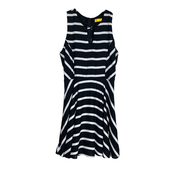 dee elle Dresses & Skirts - Dee‎ Elle Black and White Striped Dress